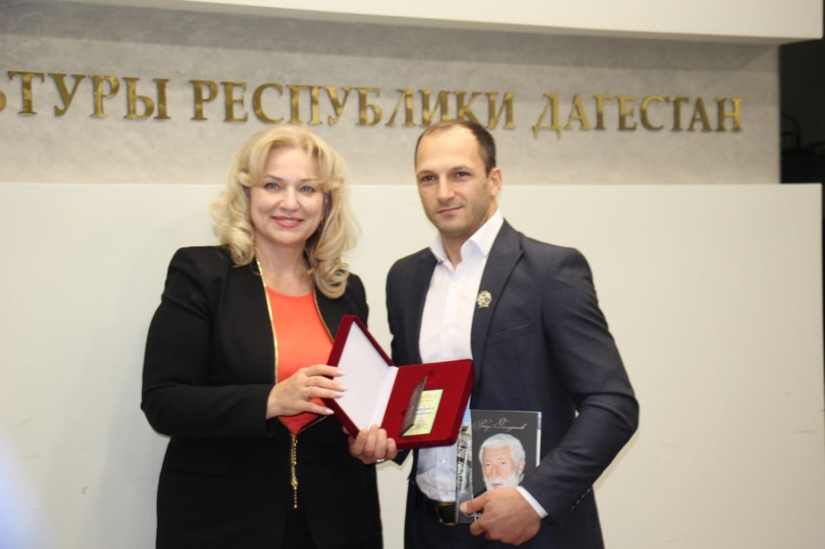 Награждение Магомедова Биярслана Ханпашаевича с Званием Заслуженный артист РД