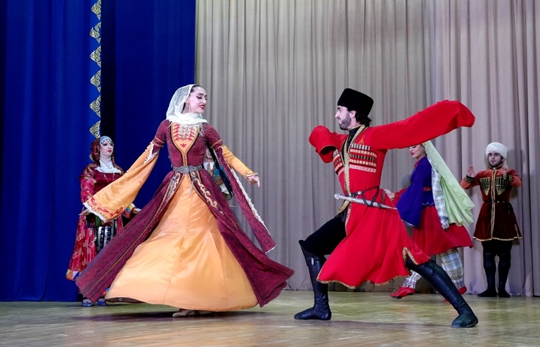 Мастер сцены - жителям Дагестана "Лучики осени"